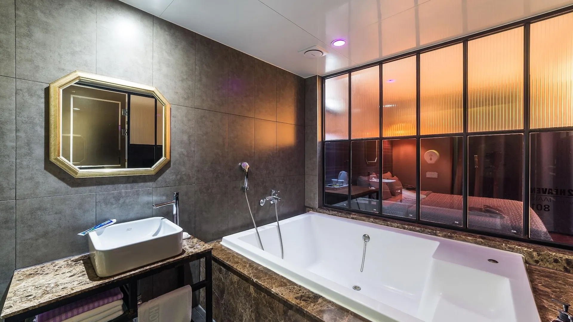 2 Heaven Hotel Songdo Busan 2*,