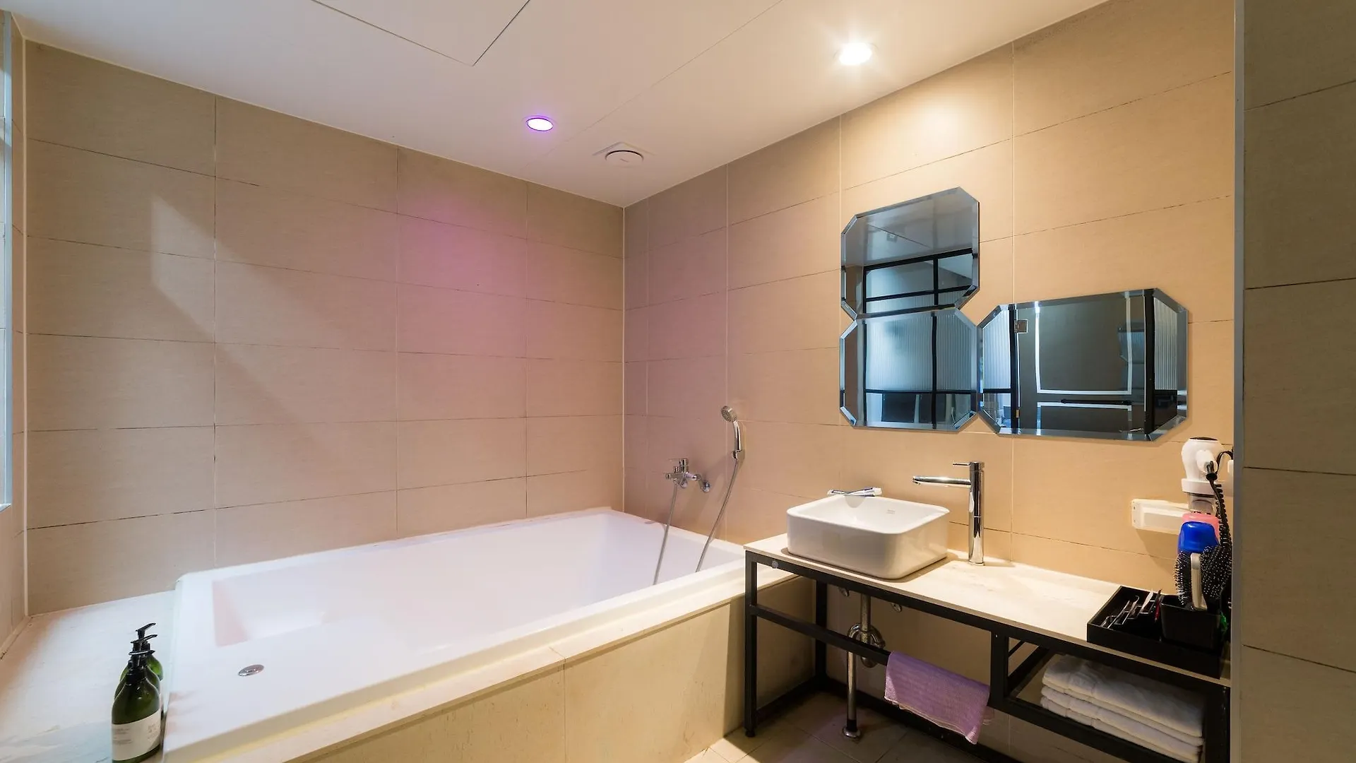 2 Heaven Hotel Songdo Busan 2*,  South Korea